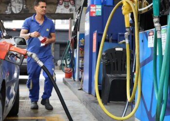 Governo fixa subvenção da gasolina em R$ 0,44 por litro