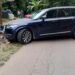 Adolescente bate carro de luxo no poste ao se assustar com presença de guardas em SC