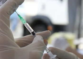 Sarampo: infectologista alerta para vacinação em viagens para a Copa