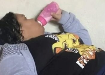 Mamadeira, chupeta e desenhos: como agia mulher de 37 anos que fingiu ter 12 anos e enganou família em SC